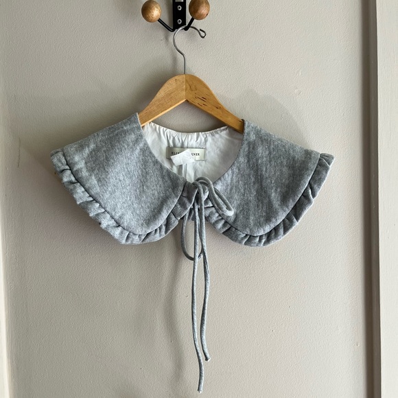 Gray Ruffled Collar Accessory - Picture 2 of 3